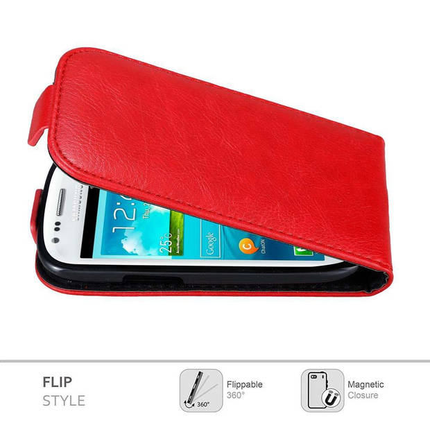 Cadorabo Hoesje geschikt voor Samsung Galaxy S3 MINI in APPEL ROOD - Beschermhoes Flip Case Cover magnetische sluiting