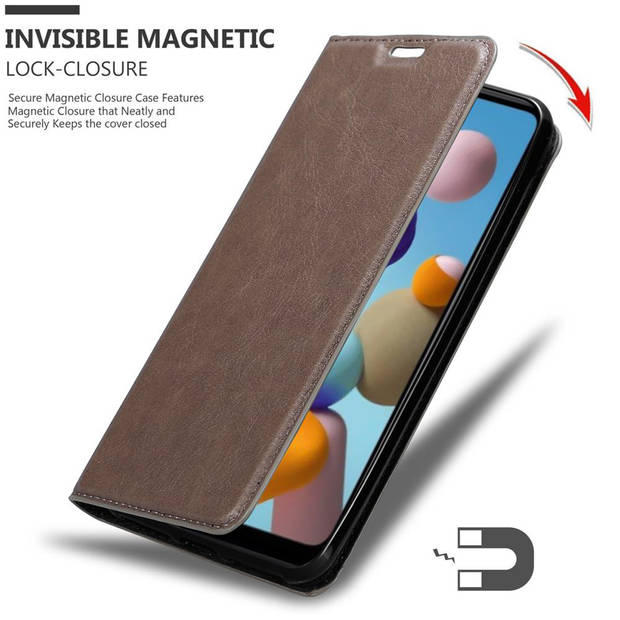 Cadorabo Hoesje geschikt voor Samsung Galaxy A21 in KOFFIE BRUIN - Beschermhoes Case magnetische sluiting Cover