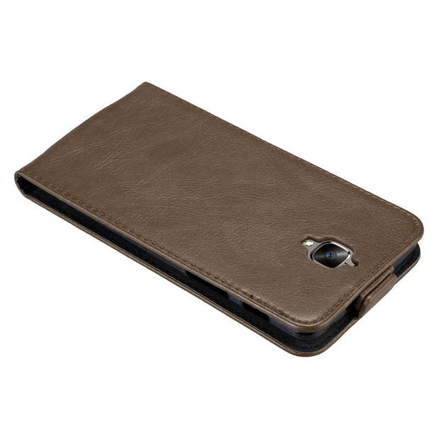 Cadorabo Hoesje geschikt voor OnePlus 3 / 3T in KOFFIE BRUIN - Beschermhoes Flip Case Cover magnetische sluiting