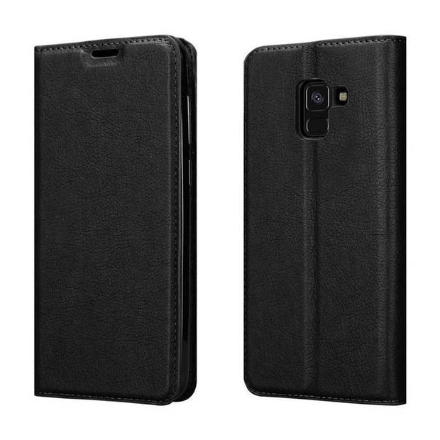 Cadorabo Hoesje geschikt voor Samsung Galaxy A8 2018 in ZWARTE NACHT - Beschermhoes Case magnetische sluiting Cover