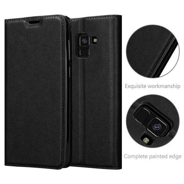 Cadorabo Hoesje geschikt voor Samsung Galaxy A8 2018 in ZWARTE NACHT - Beschermhoes Case magnetische sluiting Cover