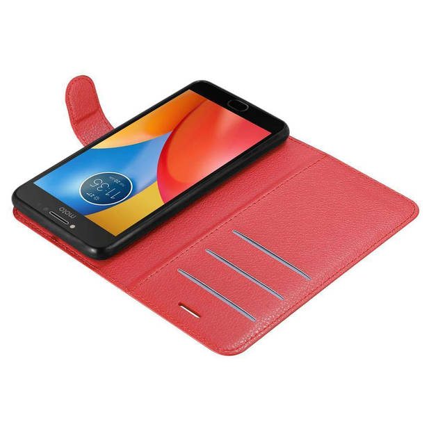 Cadorabo Hoesje geschikt voor Motorola MOTO E4 in KARMIJN ROOD - Beschermhoes Cover magnetische sluiting Case