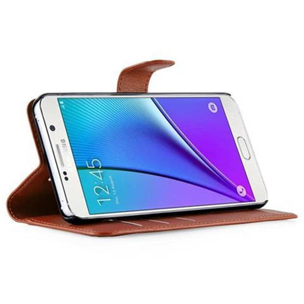 Cadorabo Hoesje geschikt voor Samsung Galaxy NOTE 5 in CHOCOLADE BRUIN - Beschermhoes Cover magnetische sluiting Case