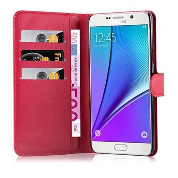 Cadorabo Hoesje geschikt voor Samsung Galaxy NOTE 5 in KARMIJN ROOD - Beschermhoes Cover magnetische sluiting Case