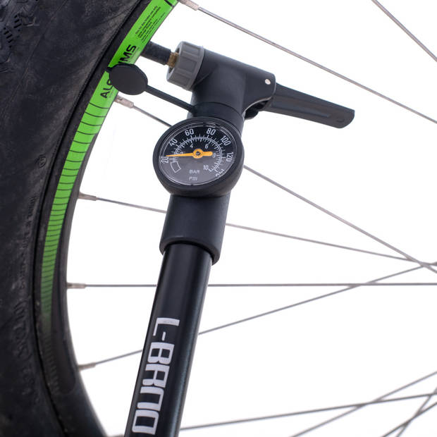 L-BRNO hand fietspomp met manometer en fietshouder 32,5 x 4 x 10 cm zwart