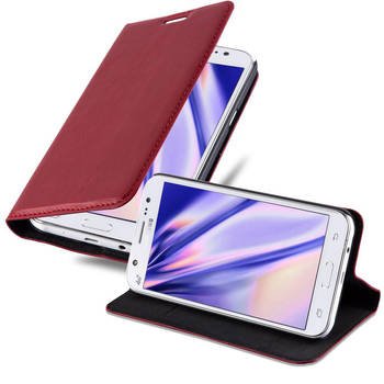 Cadorabo Hoesje geschikt voor Samsung Galaxy J7 2015 in APPEL ROOD - Beschermhoes Case magnetische sluiting Cover