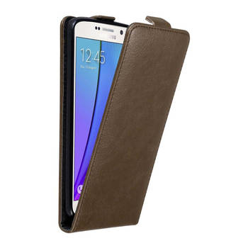 Cadorabo Hoesje geschikt voor Samsung Galaxy NOTE 5 in KOFFIE BRUIN - Beschermhoes Flip Case Cover magnetische sluiting