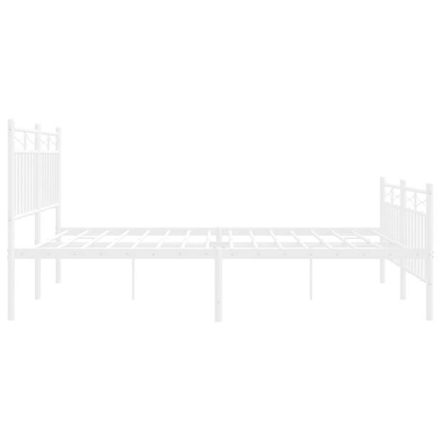 vidaXL Bedframe met hoofd- en voeteneinde metaal wit 135x190 cm