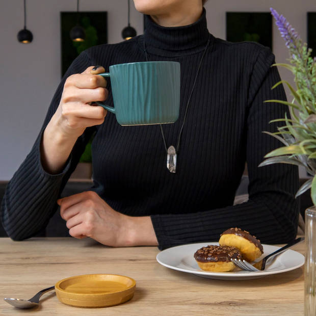 Intirilife koffiekop met noords geribbeld patroon in groen - 230 ml - theekop van keramiek met houten onderzetter