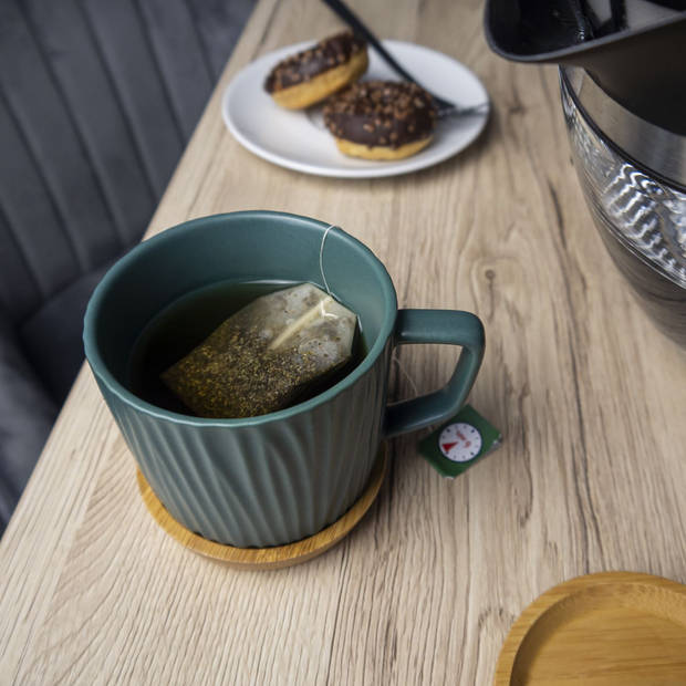 Intirilife koffiekop met noords geribbeld patroon in groen - 230 ml - theekop van keramiek met houten onderzetter