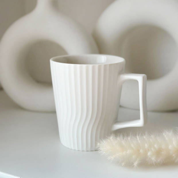 Intirilife 4x koffiekop in wit een inhoud van 400 ml - 12.5 x 7.1 / 9.4 x 10.5 cm - theekopje mok met geribbeld patroon