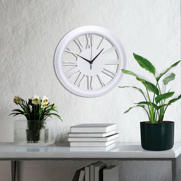 H&S collection Wandklok/muur klok Memphis - Romeinse cijfers - Dia 37 cm - kunststof/glas - ivoor wit - Wandklokken