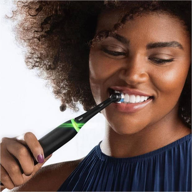 ORAL-B iO5 connected elektrische tandenborstel - Bluetooth - 1 opzetborstel en 1 reisetui - Zwart