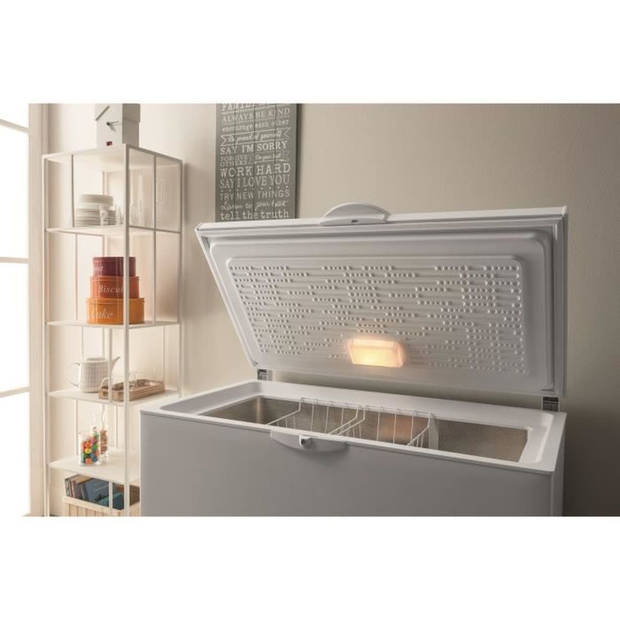 Diepvrieskist - INDESIT OS2A450HFR - 437L - Klasse E - L 140,5 cm x H 91,6 cm - Wit