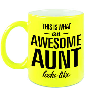 Awesome aunt / tante fluor gele cadeau mok / verjaardag beker 330 ml - feest mokken