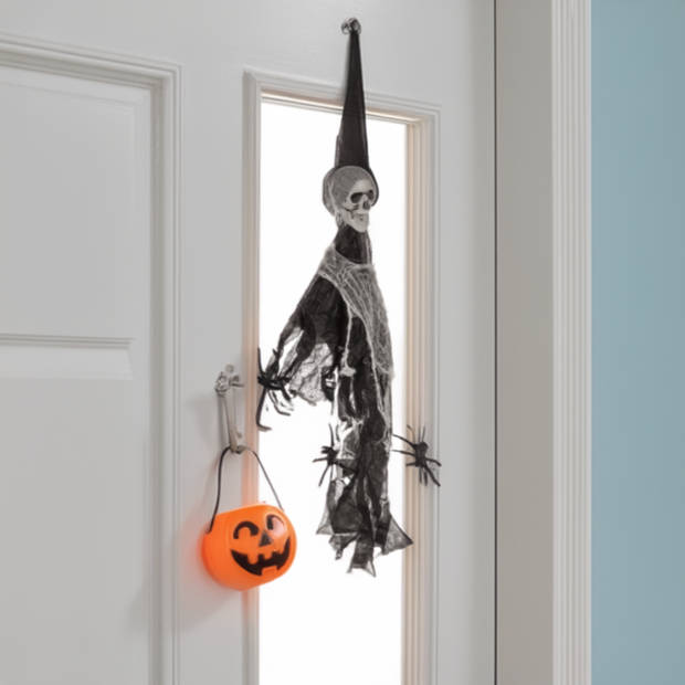 Hanging skull decor