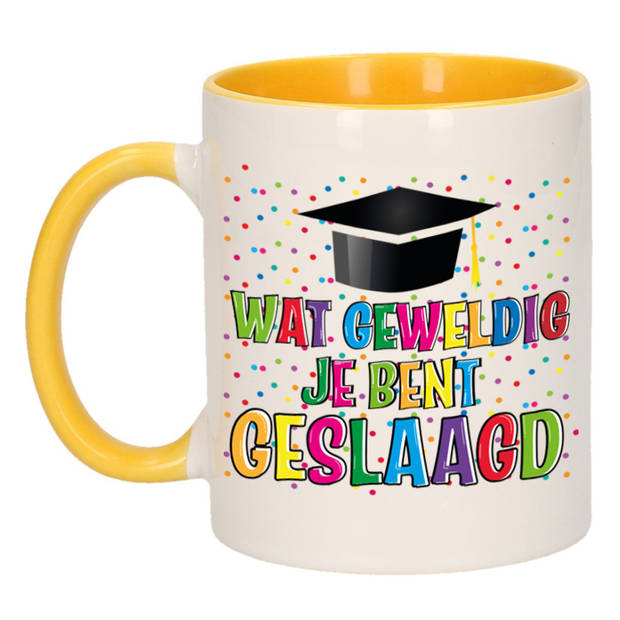 Bellatio Decorations Geslaagd cadeau mok - geel - Geweldig Geslaagd - Ca. 300 ml - feest mokken