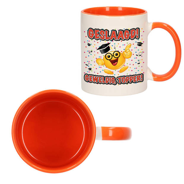 Bellatio Decorations Geslaagd cadeau mok - oranje - Geslaagd! Geweldig, Topper! - Ca. 300 ml - feest mokken