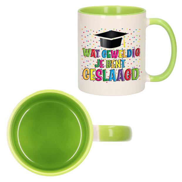 Bellatio Decorations Geslaagd cadeau mok - groen - Geweldig Geslaagd - Ca. 300 ml - feest mokken