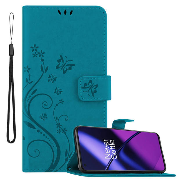 Cadorabo Hoesje geschikt voor OnePlus 11 5G in BLOEMEN BLAUW - Beschermhoes Case Cover Bloemen magnetische sluiting