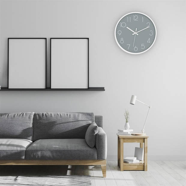 Intirilife wandklok in wit - grijs met 30,5 cm diameter - praktische tijdweergave chronometer stijlvol voor elke kamer