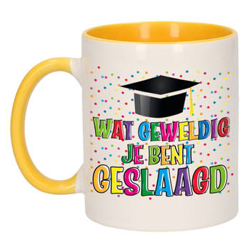 Bellatio Decorations Geslaagd cadeau mok - geel - Geweldig Geslaagd - Ca. 300 ml - feest mokken