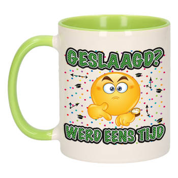 Bellatio Decorations Geslaagd cadeau mok - groen - Geslaagd? Werd eens tijd - Ca. 300 ml - feest mokken