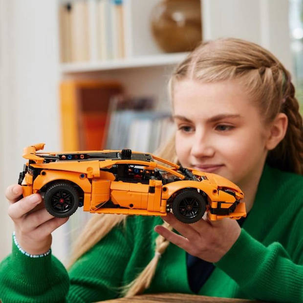 LEGO Technic 42196 Lamborghini Huracán Tecnica oranje speelgoedauto voor kinderen vanaf 9 jaar