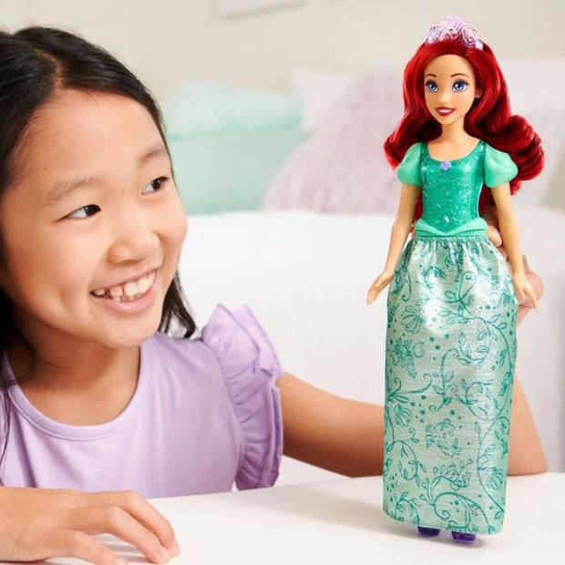 Mattel Disney Sparkling Princesses-speelset met 13 poppen met sprankelende mode en accessoires, 3 jaar, HPG74